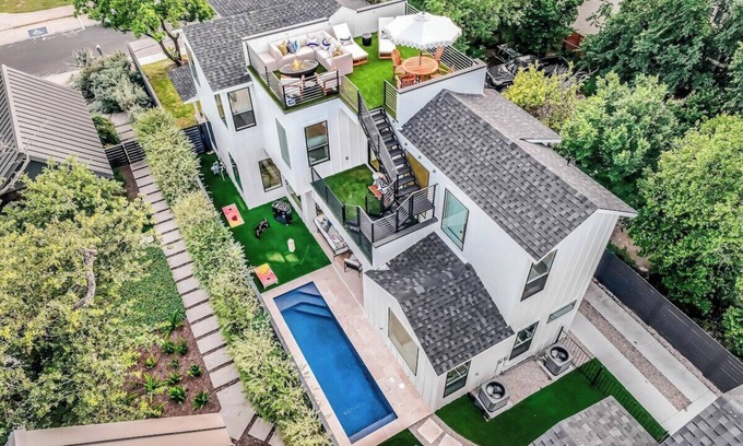 Clarksville Casa | 1816w11th · Luxury Mansion Breathtaking Skyline & Pool