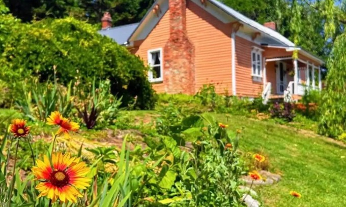 Kingsport Cabaña | 1818 Riverfront Cottage