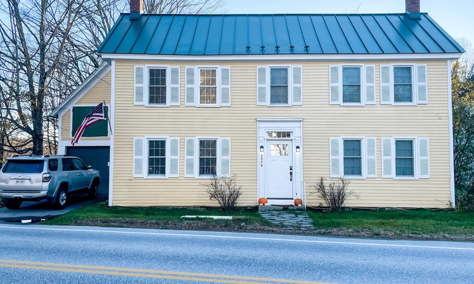 Perkinsville Casa | 1820 Federal Style Home located on the beautiful Black River