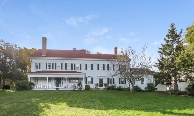 Cataumet Casa | 1820 Renovated home on Historic Mill Pond