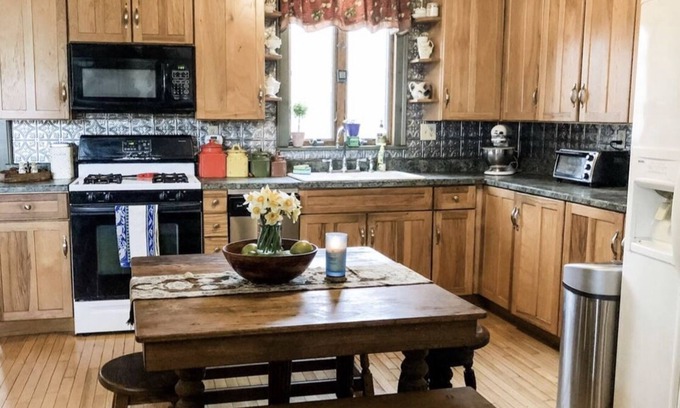 Thompson Casa | 1820's Farmhouse near Elk Mountain Ski Resort - 3 Bed 3.5 Bath