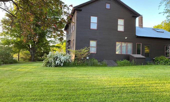 Brandon Otro | 1820's Federalist Farmhouse