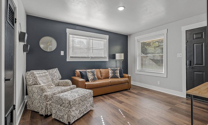 Jonesboro Casa | The Onyx & Oak Retreat Nestled in the Heart of Jonesboro!