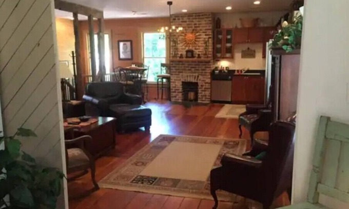 Petersburg Casa | 1831 House in Historic Old Towne Petersburg, VA