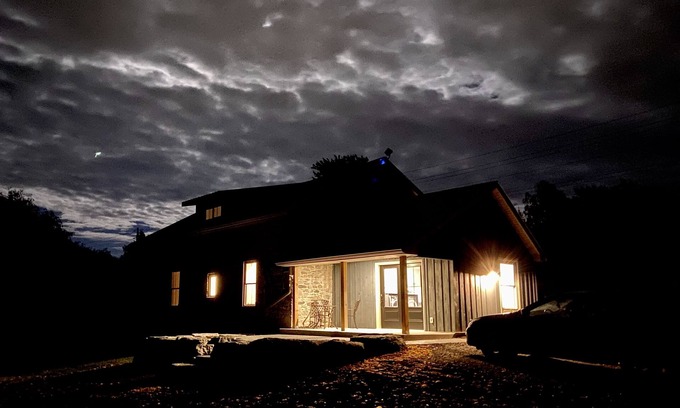 Quinte West Casa | 1845 Completely Renovated Stone Farmhouse
