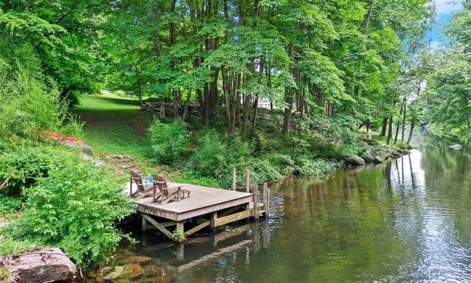 Weston Casa | 1845 Historic & Romantic Westport/Weston River Access - Luxury Matresses Low EMF