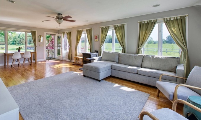Grand Isle Apartamento | 1850's Farmhouse Private Apartment