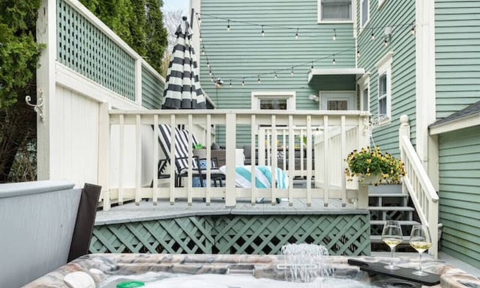 Bristol Condominio | 1878 Victorian Downtown Bristol /Hot tub/Yard