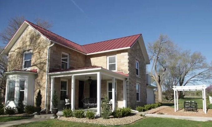 Cottonwood Falls Casa | 1879 Stone House- 3 bedroom