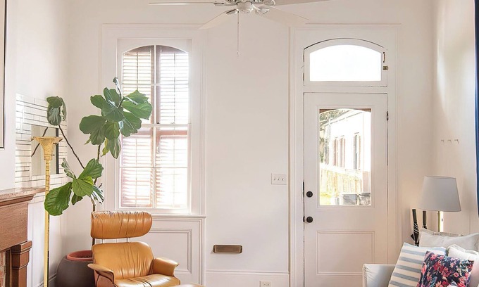 Bywater Casa | 1880 Marigny Shotgun House - Walk to Frenchmen, Food, Music &French Quarter Fun!
