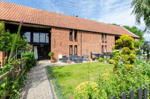 Runham Casa | 1880's Barn Conversion - Sleeps 4 & Pet Friendly