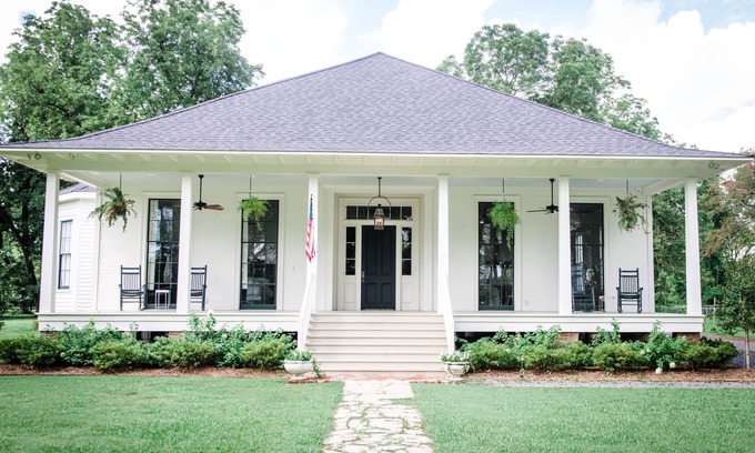 Lake Providence Casa | 1884 Historic Bernard House on Beautiful Lake Providence