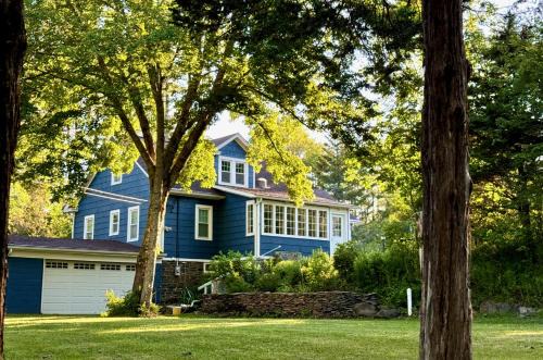 Saugerties Casa | 1890 CapeCod farmhouse:Charming, Private, Spacious