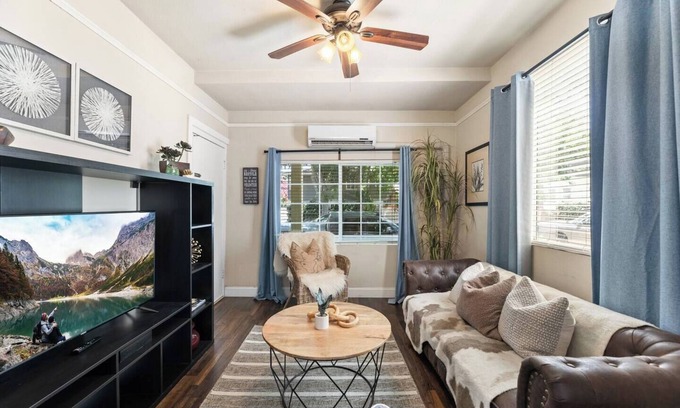 Midtown Sacramento Apartamento | Perfect location with Parking!