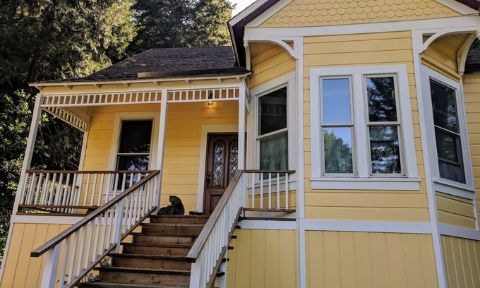 Boulder Creek Casa | 1899 Queen Anne Victorian Cottage en las secoyas
