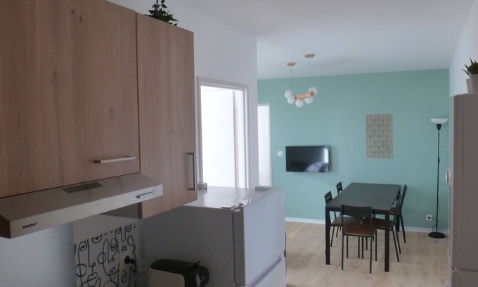 Chasseneuil-du-Poitou Apartamento | 18moliere fr 5 pers. sheets, towels &cleaning included