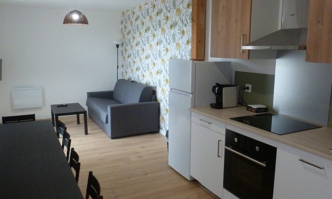 Chasseneuil-du-Poitou Apartamento | 18moliere fr 5 pers. sheets, towels & cleaning included