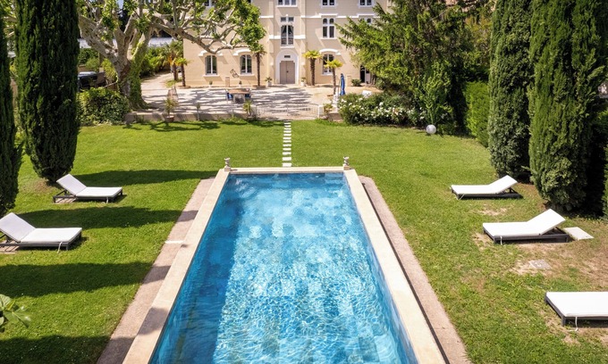 Cavaillon Otro | 18th century castle with swimming pool