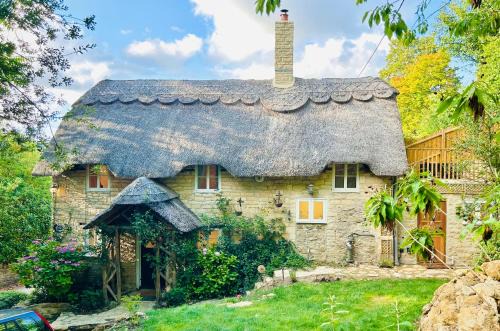 Gillingham Casa | 18th Century Historic Thatched Cottage 2 Bed 2 Bath
