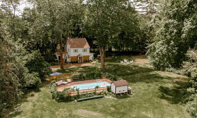 Rosendale Cabaña | 18th Century Rosendale Cottage w/pool