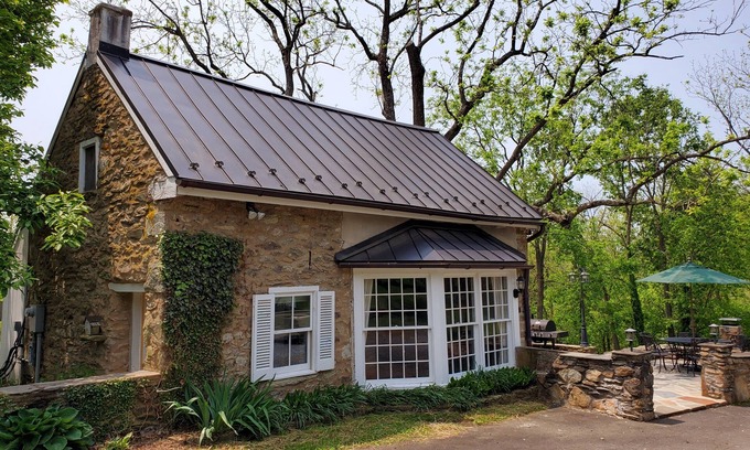 Middleburg Cabaña | 18th Century Stone Cottage minutes from historic Middleburg