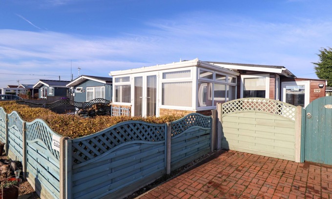 Anderby Creek Casa | 19 GRACE CRESCENT, pet friendly, with a garden in Anderby Creek