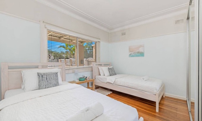 Sans Souci Apartamento | 19-Guest Dual Home Near Beach