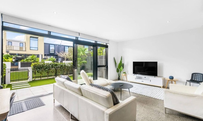 Hobsonville Casa | 19 Nevill Road, Hobsonville, Auckland 0618