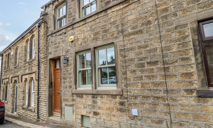 Holmfirth Casa | 19 THE VILLAGE, family friendly in Holmbridge