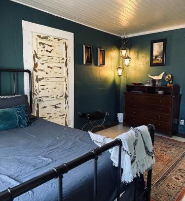 Tombstone Casa | 1900s Miner's cabin behind Tombstone Brewery