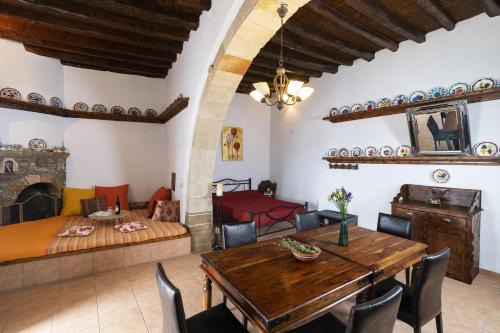 South Rhodes Casa | 1900s traditional house in Asklipio