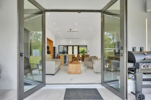 Rural Estates Casa | 1902 Della Dr