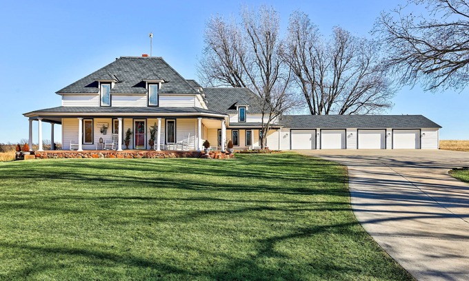 Edmond Otro | 1908 Victorian Farmhouse (Unit A)