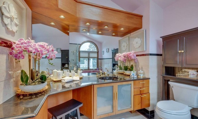 Lake Grove Casa | 191) Perfect for larger groups!