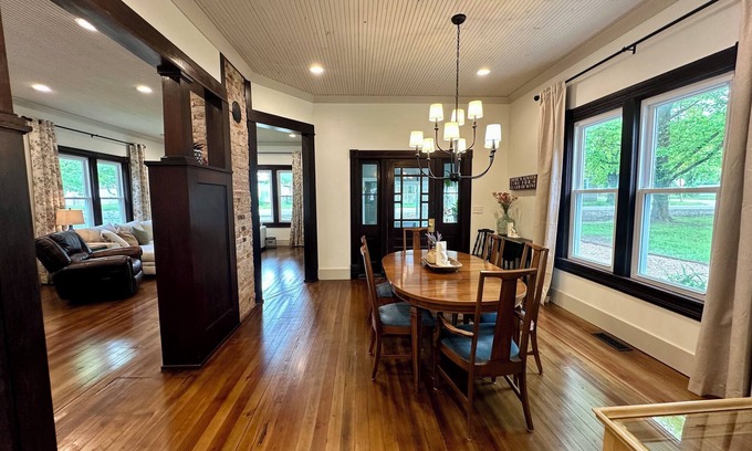 St. James Casa | 1910 on Route 66 is a Charming historic 2 bedroom 2 bath home, close to downtown