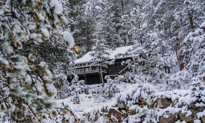 Aspen Brook Cabina | Caba��a 1914 para 6 bosque limítrofe con pesca, vistas.