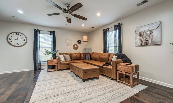 Smithville Casa | 1914 Farmhouse 2-bedroom with WiFi, AC on 20 wooded acres in serene Smithville