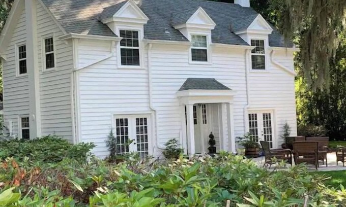 Green Cove Springs Casa | 1920 Carriage House on Private 5 Acre Riverfront Parklike Estate with DOCK