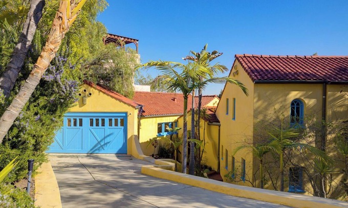 Los Feliz Alquiler De Eote | 1920's Los Feliz Villa with Pool and Spa.