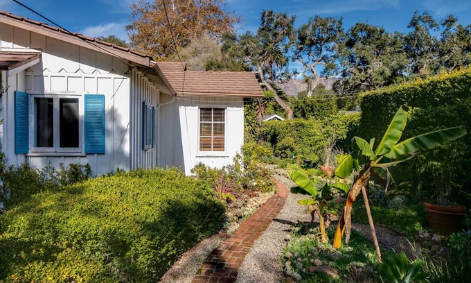 Montecito Casa | 1920’s Montecito Hedgerow Cottage