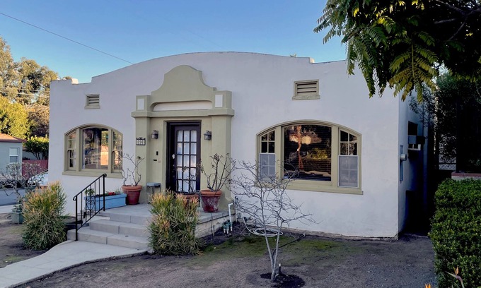 Middletown Casa | 1920's Spanish cottage - central to everything!