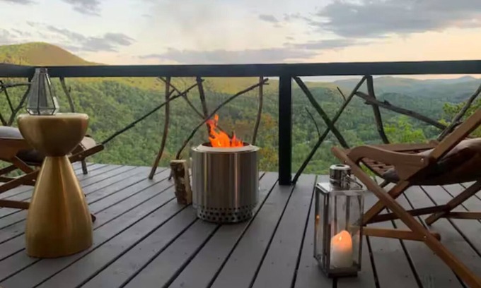 Stockbridge Cabina | 1920s "Golden Age" Cabin w/ Breathtaking Views!
