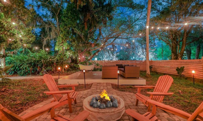 Vero Beach South Casa | 1920s Speakeasy, Horses & Hot Tub | 5mi to Beach