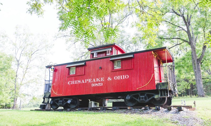 Natural Bridge Casa | 1926 C&O Guest Caboose -new listing!