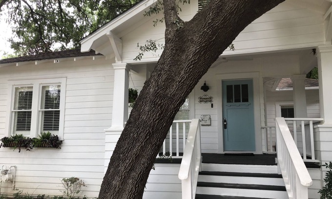 Uptown Casa | 1930's Casa Luna in the heart of Alamo Heights