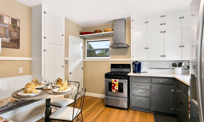 North End Cabaña | 1938 Cottage | Newly Remodeled | Coveted North End