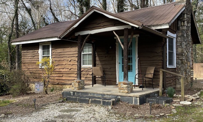 Hendersonville Cabaña | 1940's Cottage