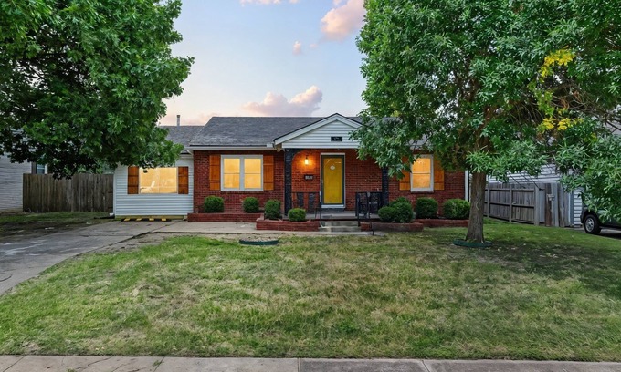 Tulsa Casa | 1940s Beautiful Remodel | Near Expo Sq / TU / DT