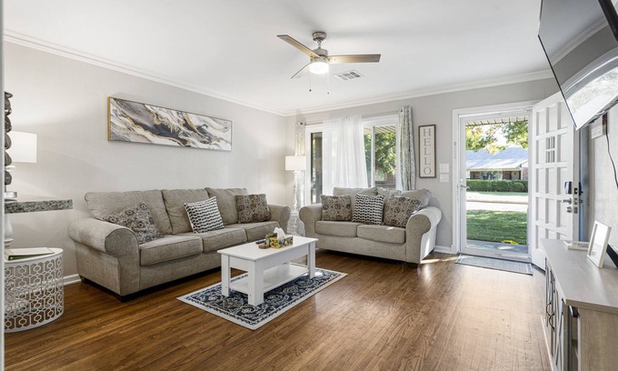 Fair Heights Casa | 1940s Stunning Midtown Remodel | Expo / TU 1 Mile