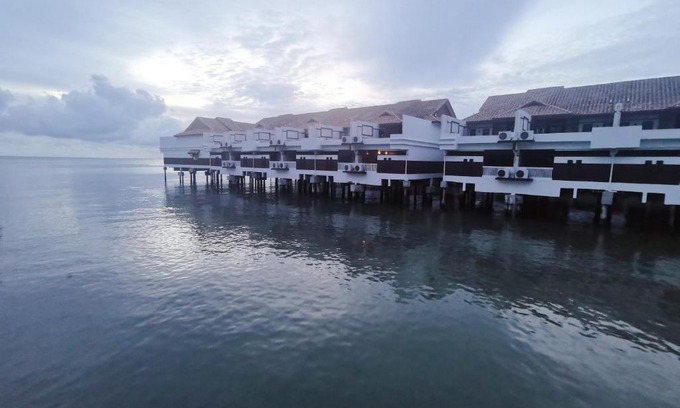 Taman Tanjung Casa | 1942 water chalet-Nice sea view
